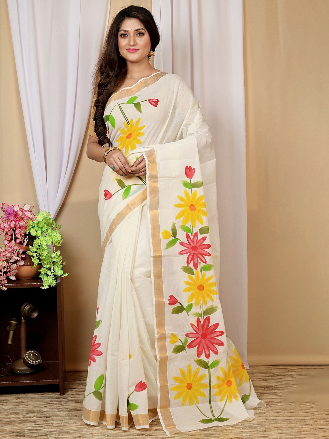

DipDiya Hataka Floral Printed Zari Saree, Off white