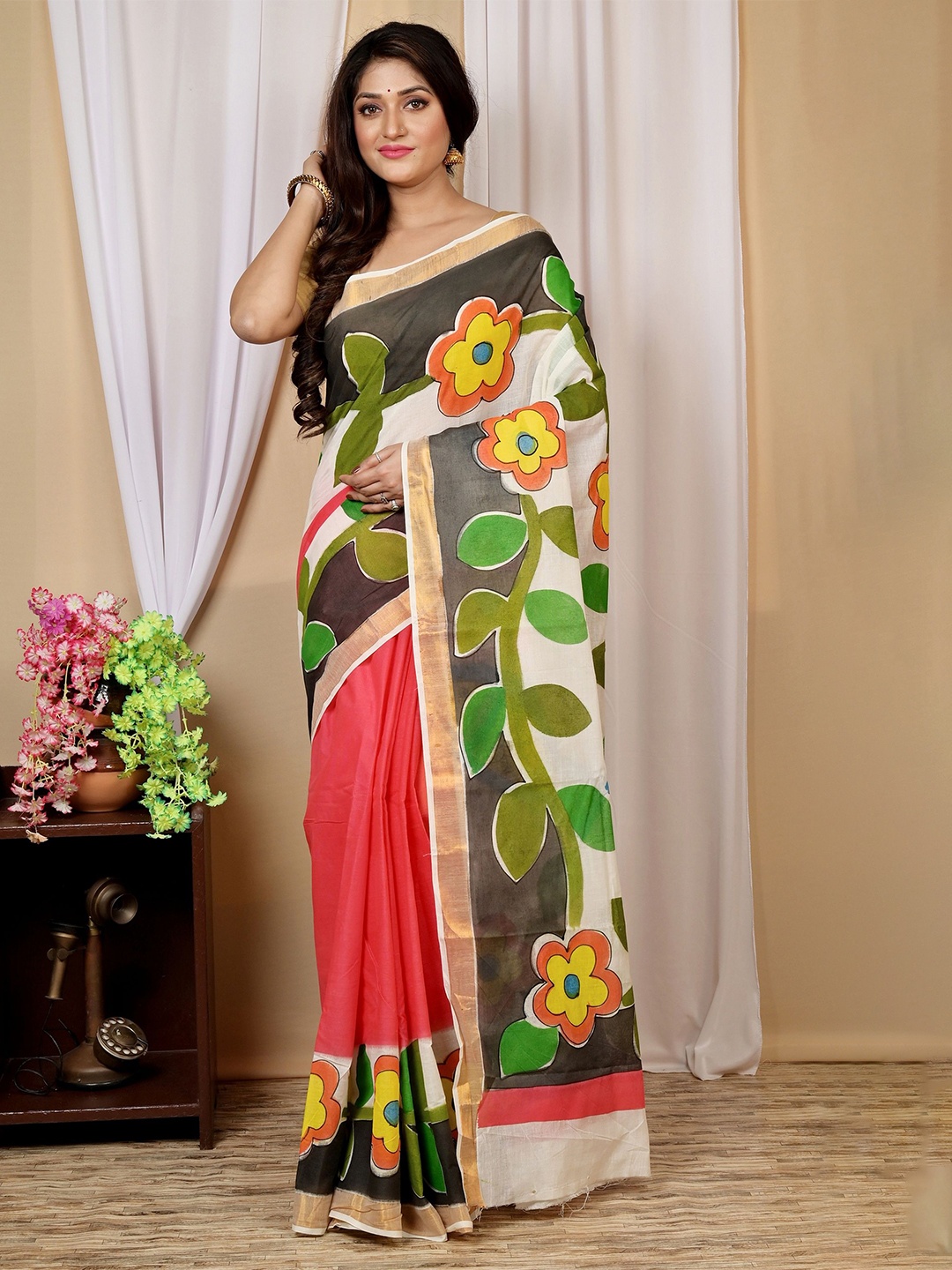 

DipDiya Ethnic MotifsPrinted Zari Taant Saree, Pink