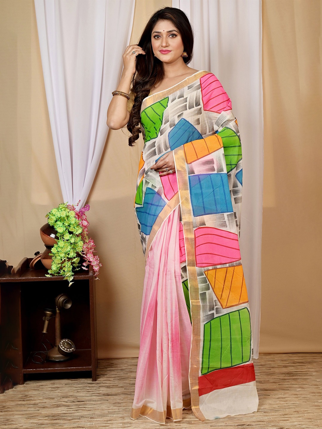 

DipDiya Striped Handloom Taant Saree, Pink