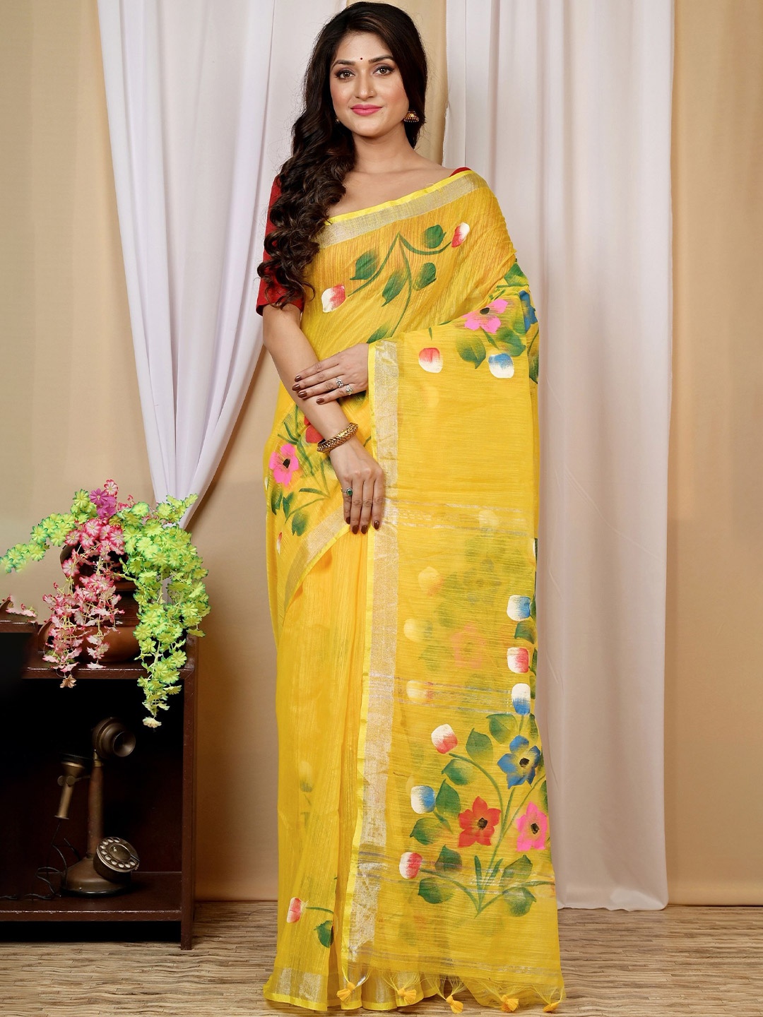 

DipDiya Floral Printed Zari Taant Saree, Yellow