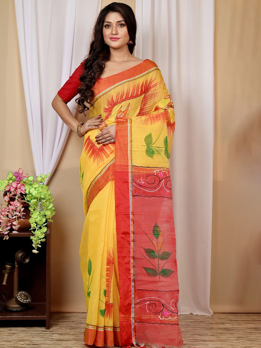 

DipDiya Traditional Floral Taant Saree, Yellow