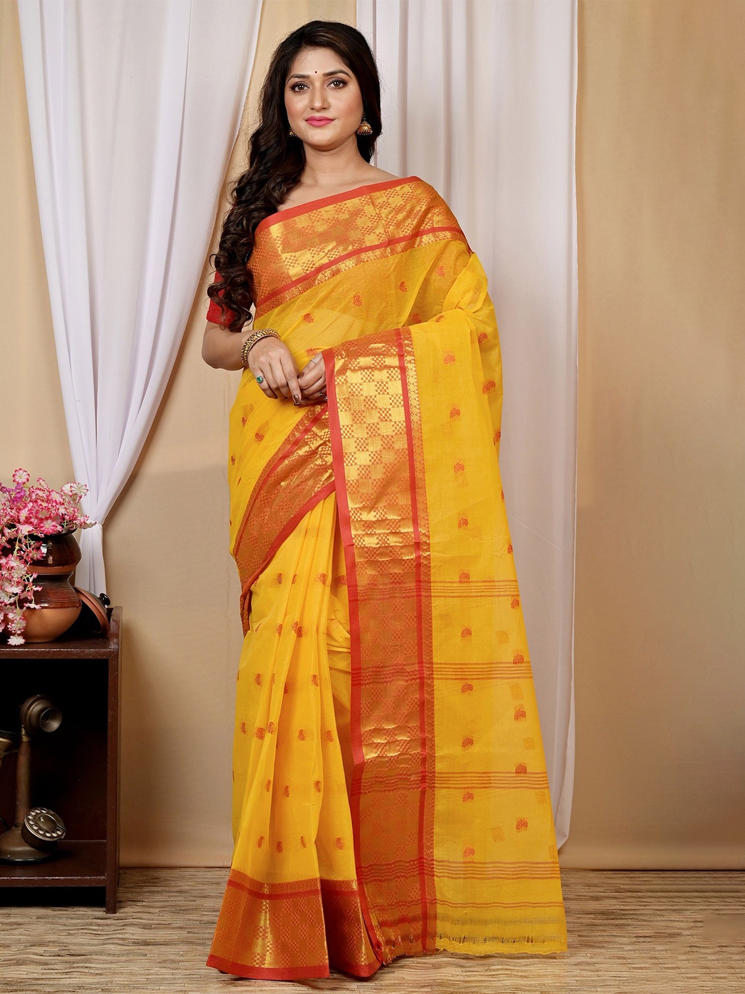 

DipDiya Ethnic Motifs Zari Pure Cotton Handloom Taant Saree, Yellow