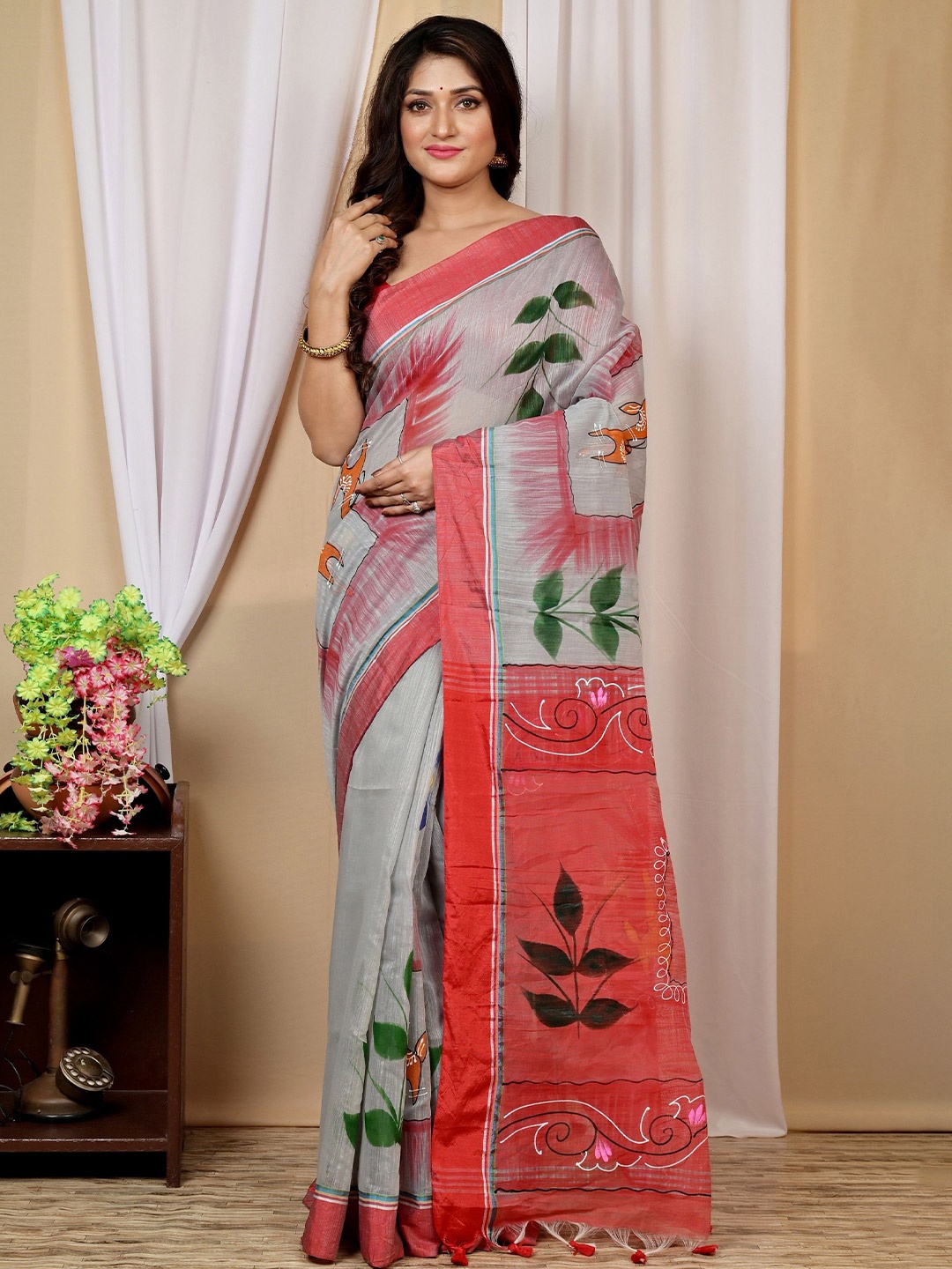 

DipDiya Ethnic Motifs Zari Taant Saree, Grey