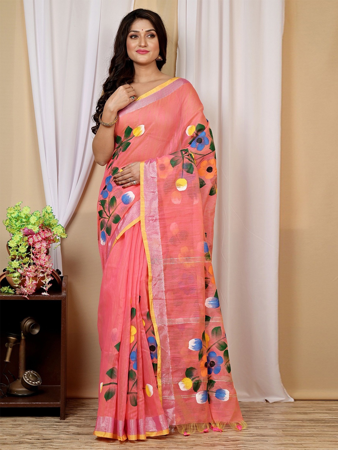 

PuJoy Floral Printed Woven Design Zari Taant Saree, Peach