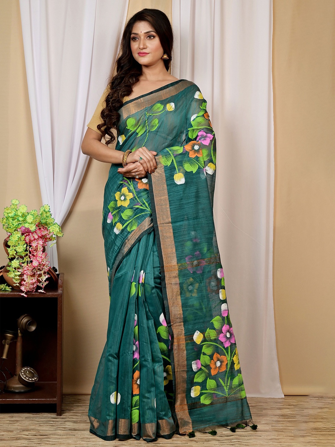 

PuJoy Floral Zari Bengali Taant Saree, Green