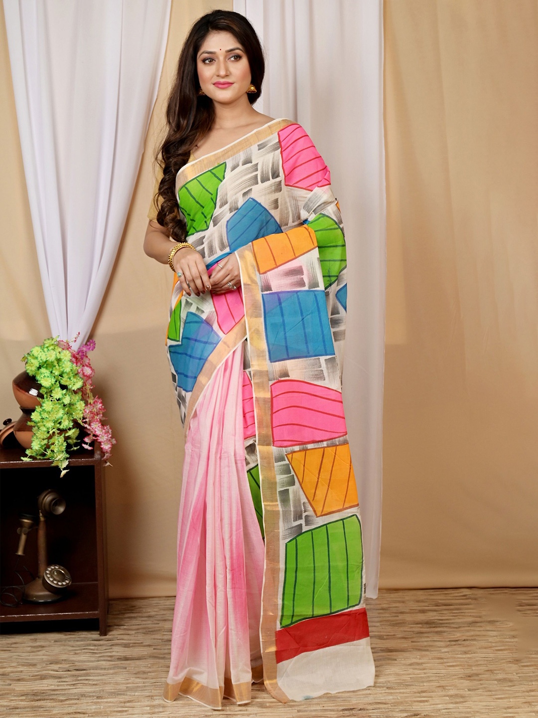 

PuJoy Geometric Pattern Bengali Taant Saree, White