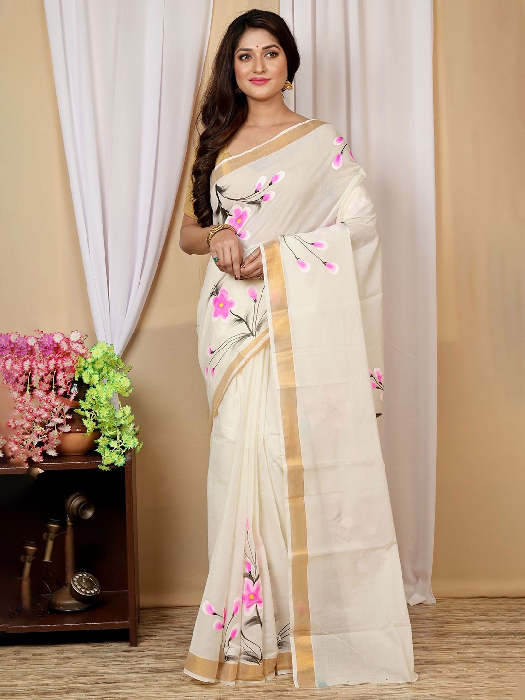 

PuJoy Floral Zari Handloom Taant Saree, White