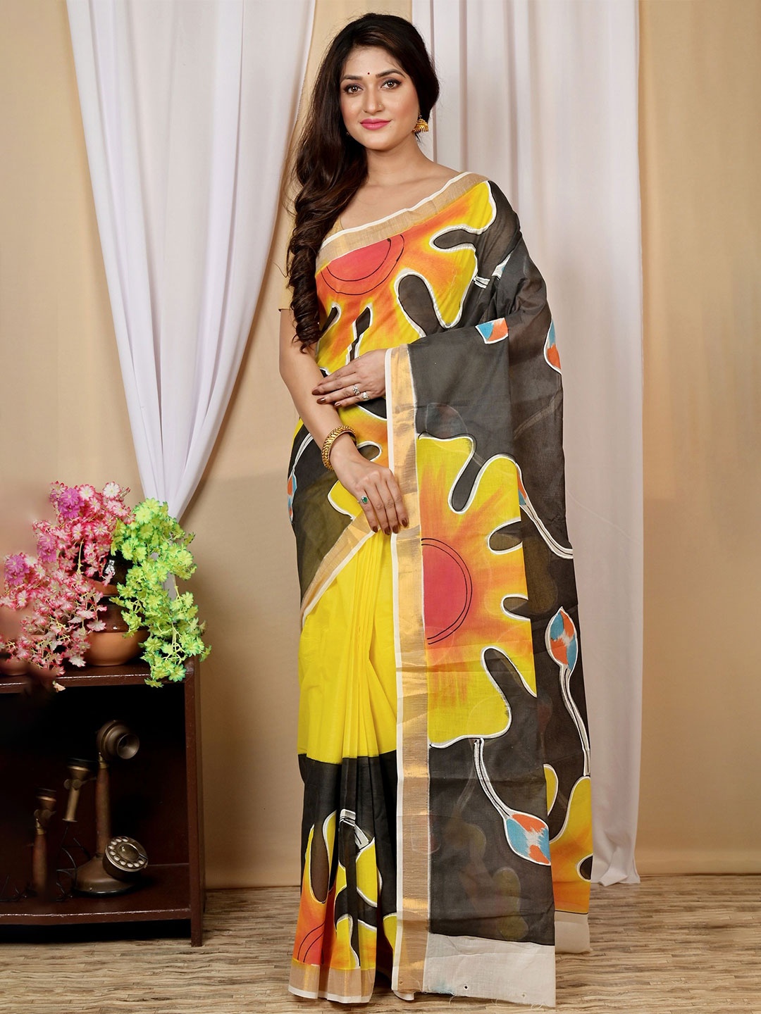 

PuJoy Floral Printed Zari Taant Saree, Black