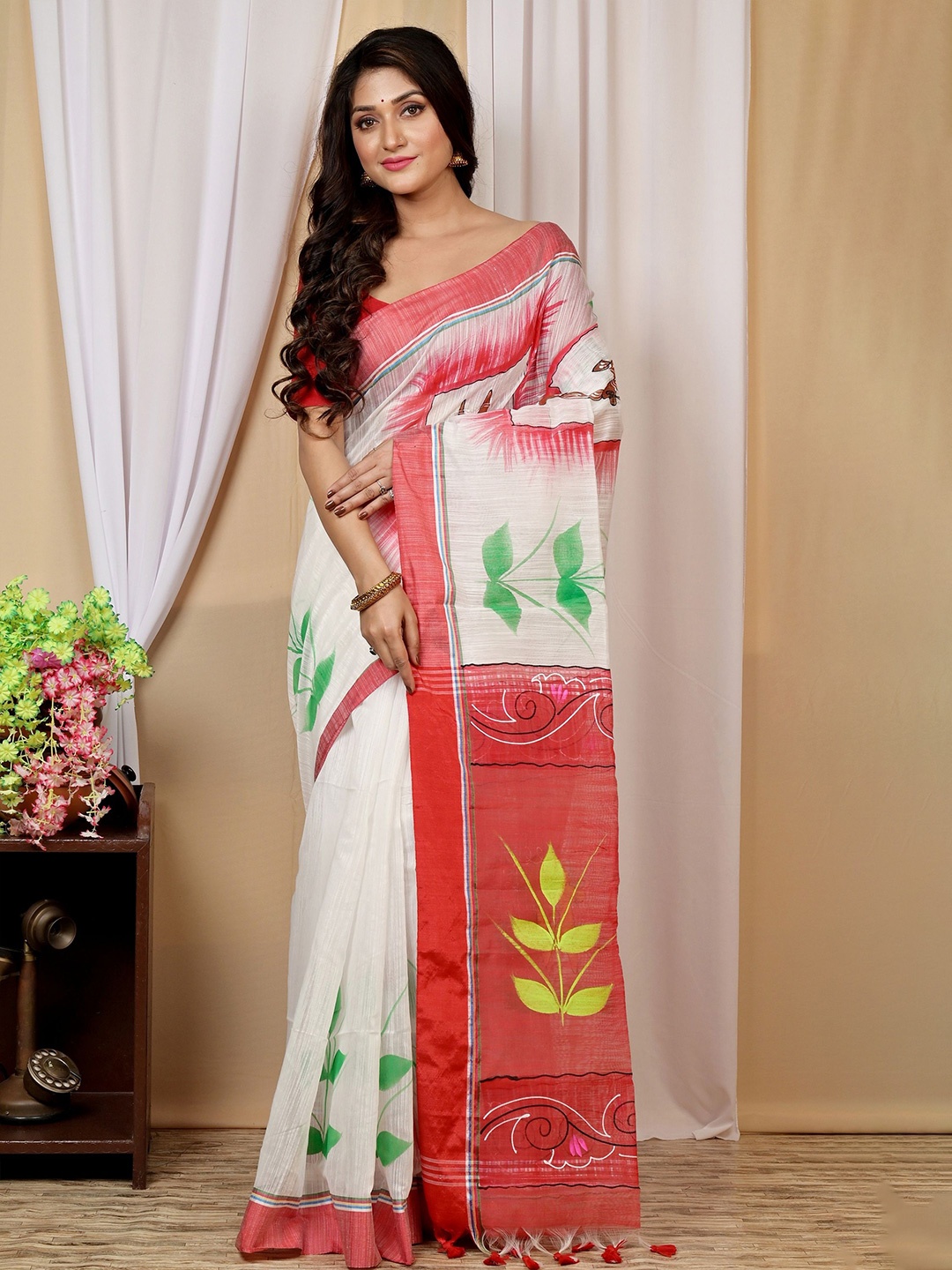 

PuJoy Albela Floral Printed Taant Saree, White