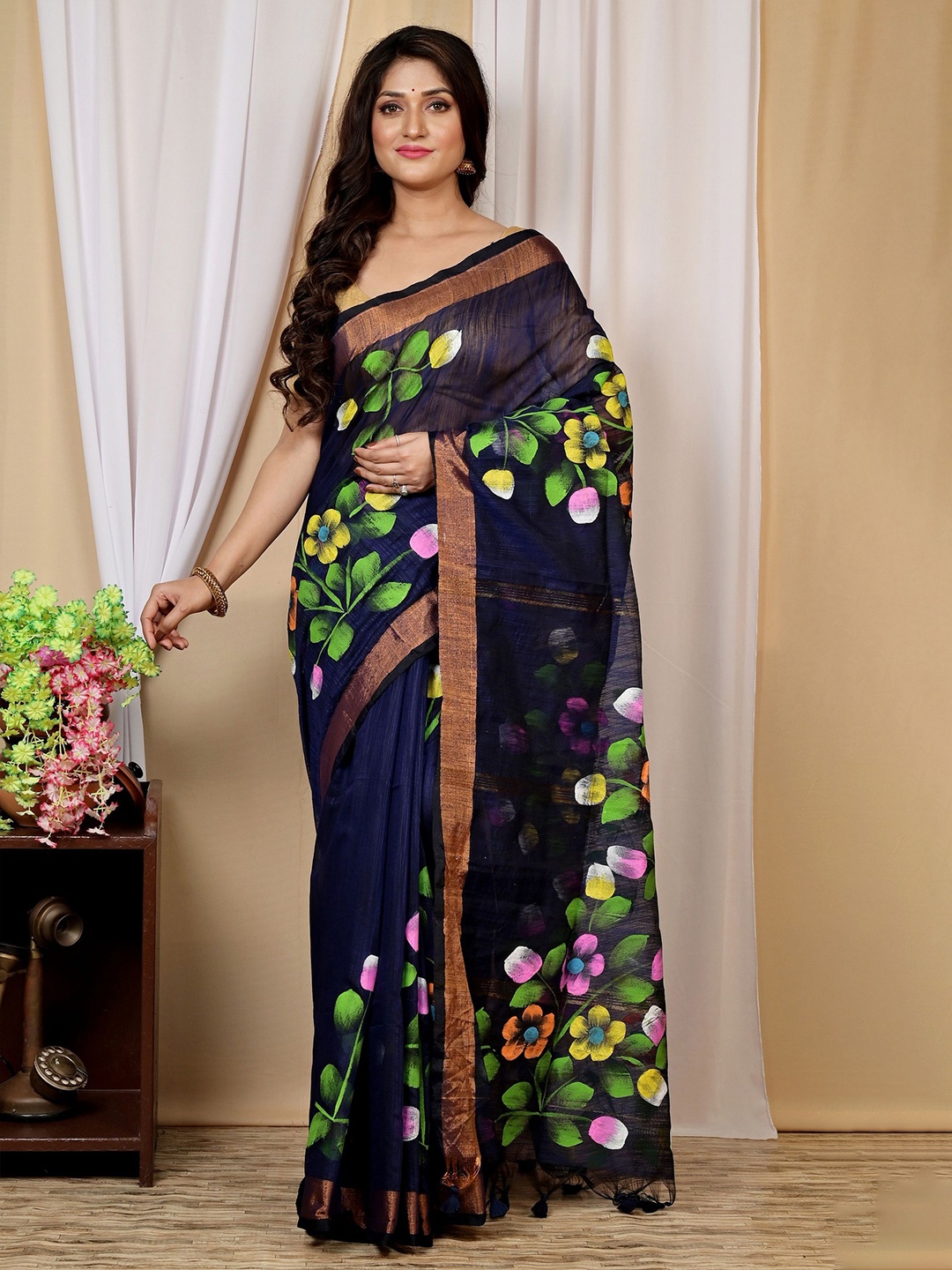 

PuJoy Floral Zari Taant Saree, Black