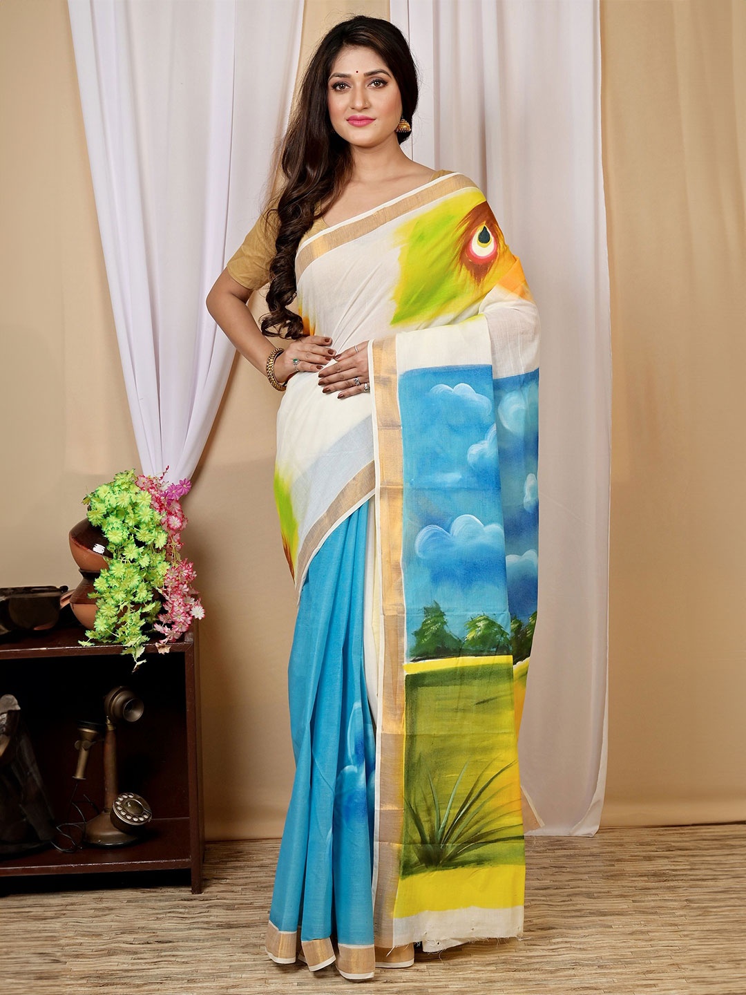 

PuJoy Ethnic Motifs Printed Taant Saree, White