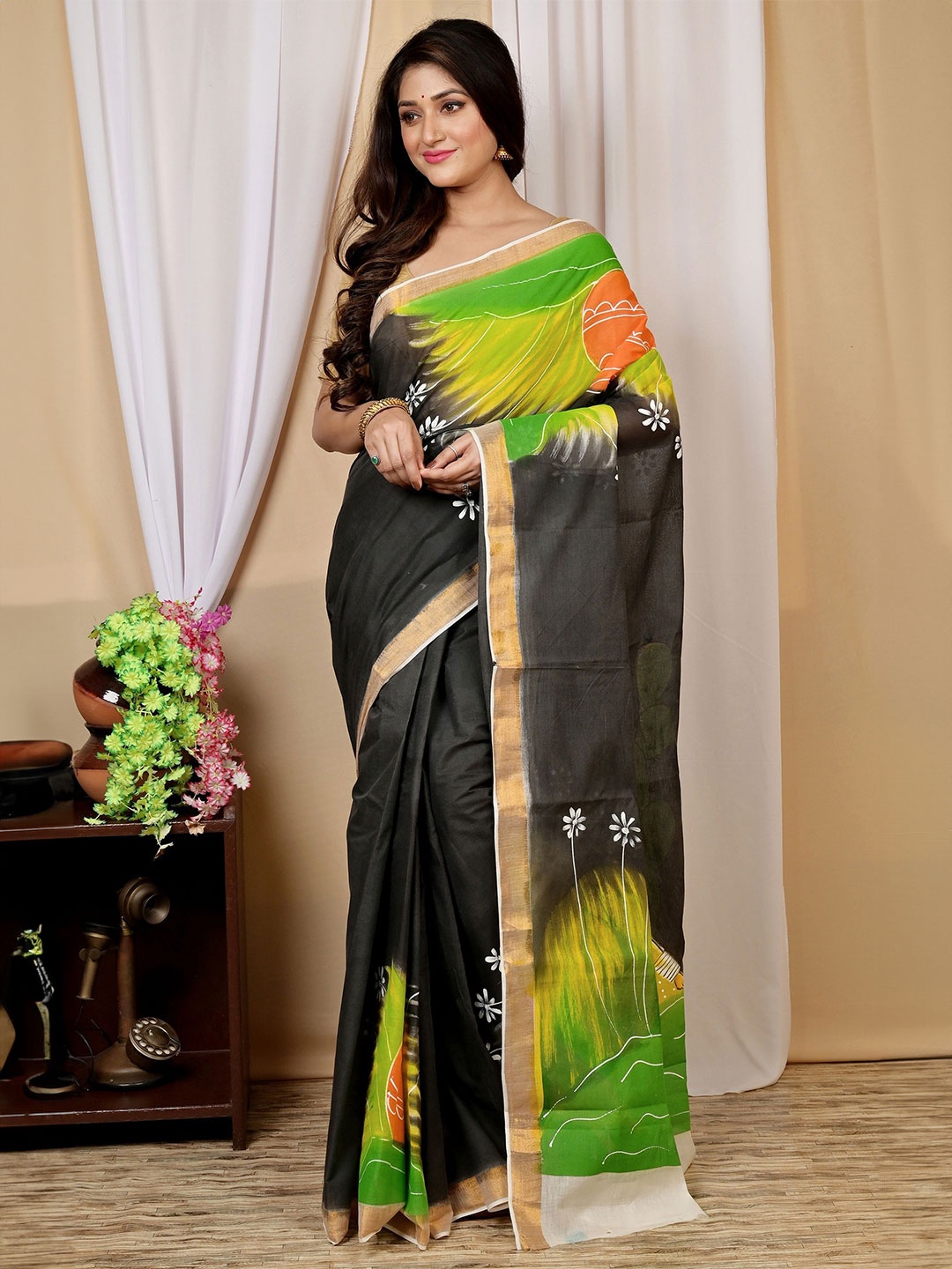 

PuJoy Floral Printed Taant Saree, Black