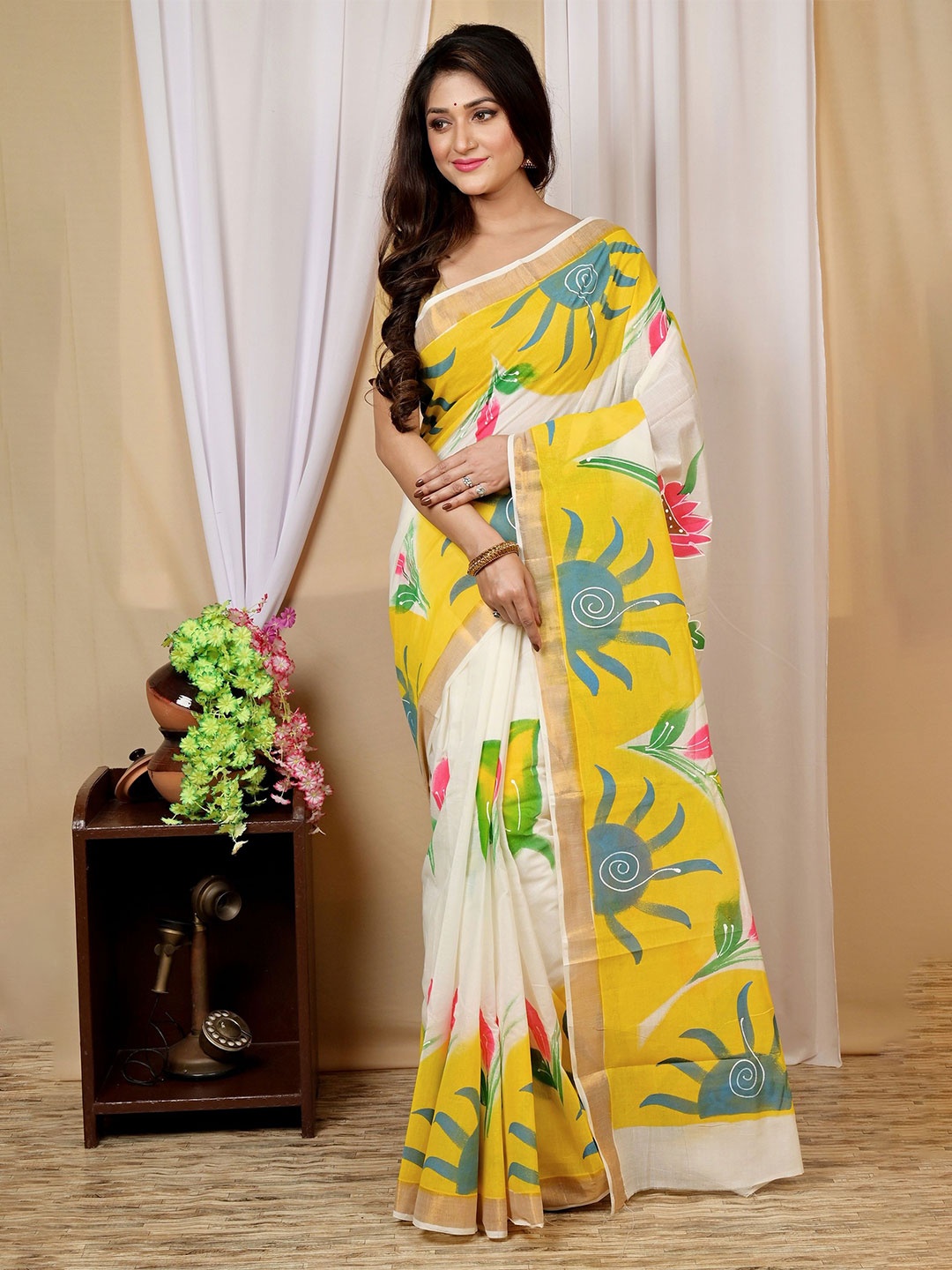 

PuJoy Floral Zari Taant Saree, Yellow