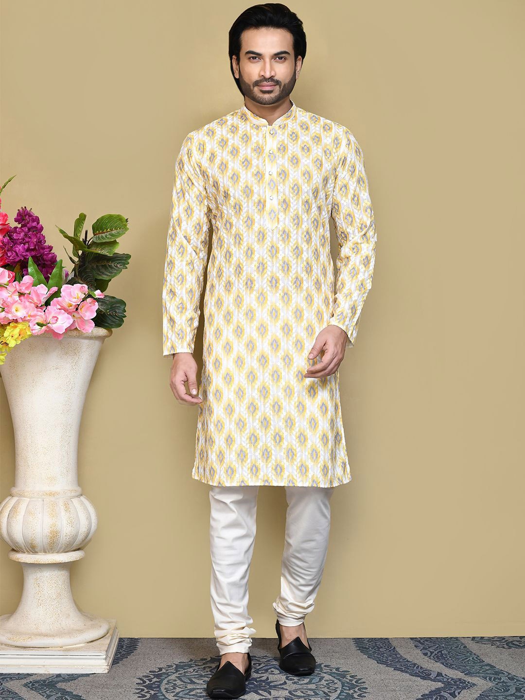 

RANAK Ethnic Motifs Emroidered Cotton Mandarin Collar Straight Kurta, Yellow