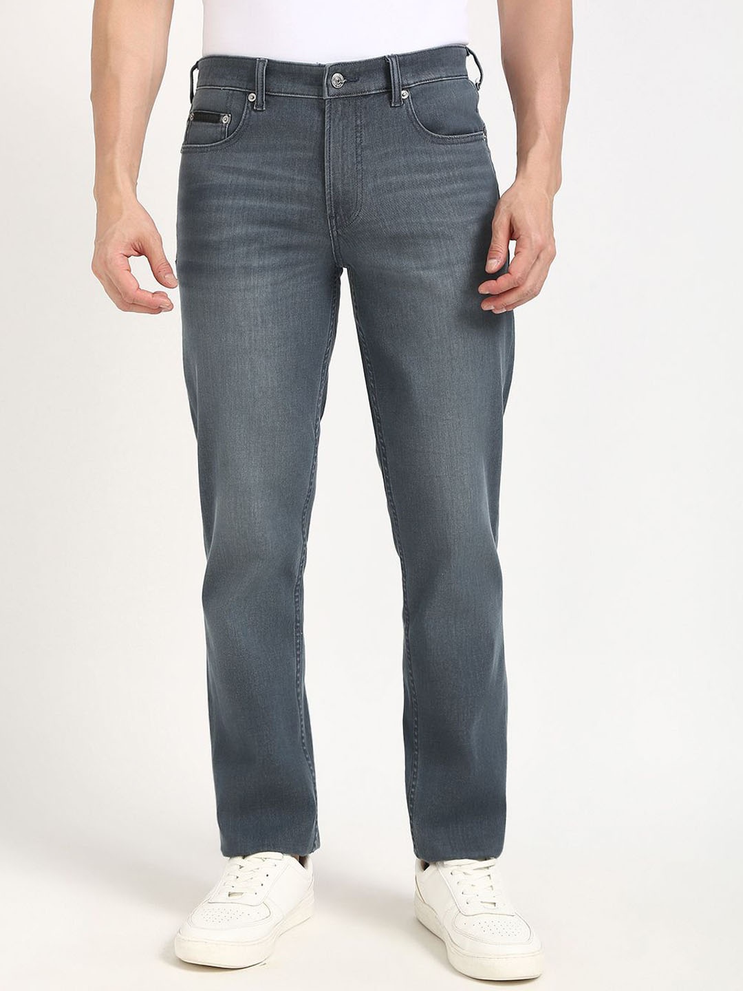 

Calvin Klein Jeans Men Slim Fit Light Fade Jeans, Blue
