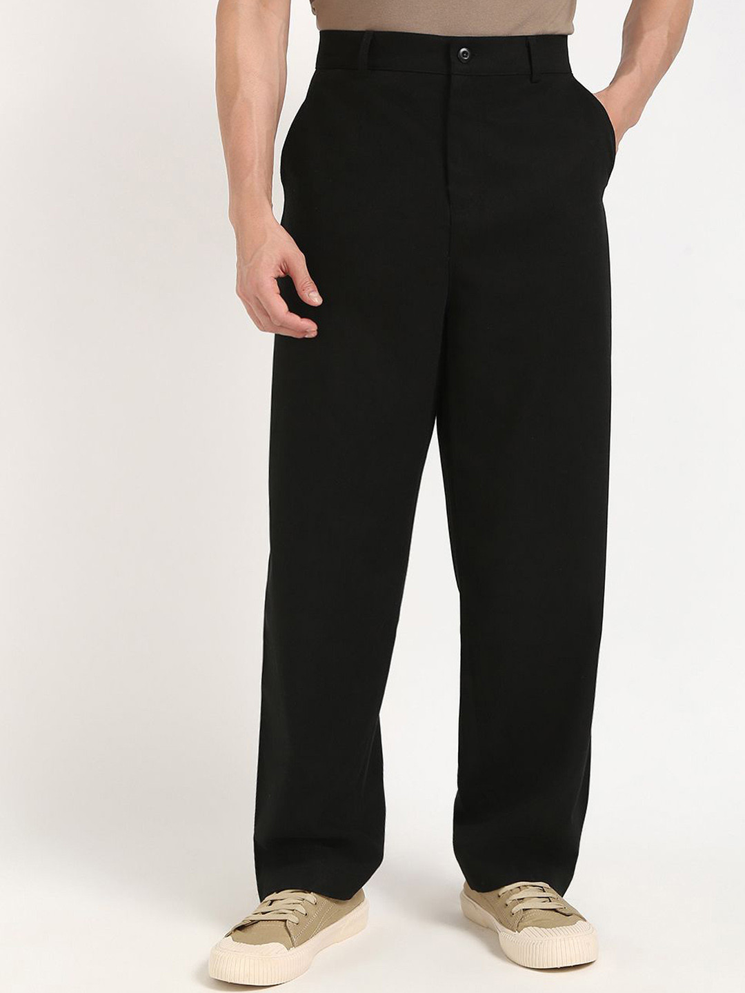 

Calvin Klein Jeans Men Pure Cotton Relaxed Fit Regular Trousers, Black