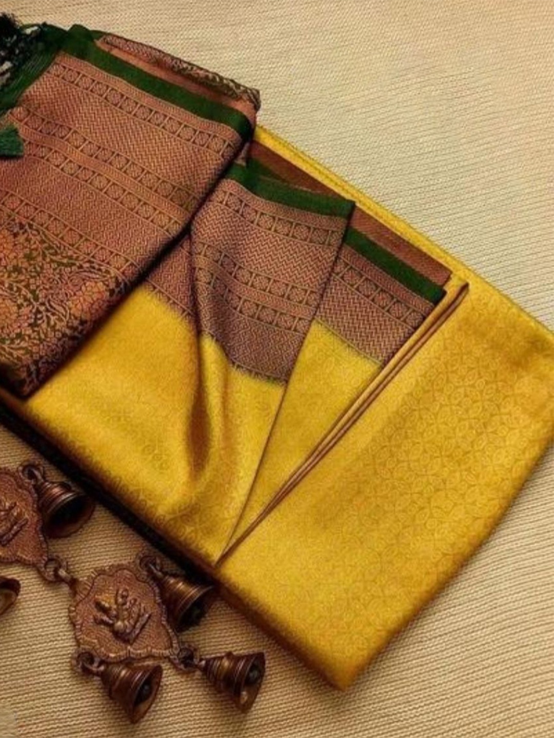 

DIVASTRI Ethnic Motifs Woven Design Pure Silk Banarasi Saree, Yellow