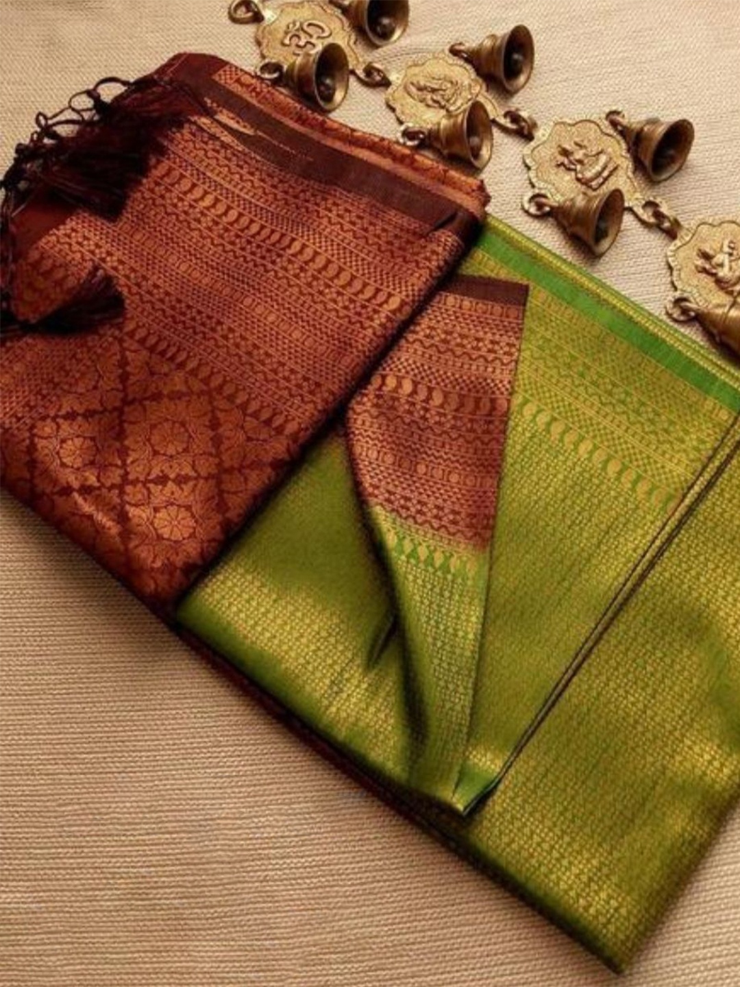 

DIVASTRI Woven Design Pure Silk Banarasi Saree, Green