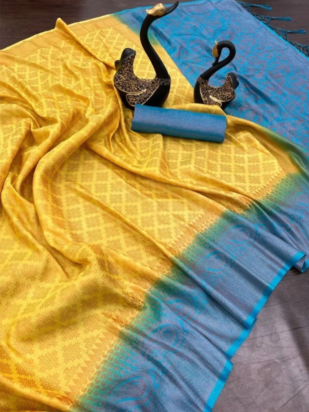 

DIVASTRI Ethnic Motifs Woven Design Pure Silk Banarasi Saree, Yellow