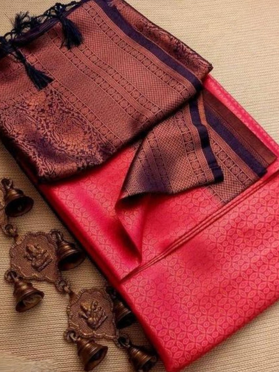 

DIVASTRI Ethnic Motifs Woven Design Pure Silk Banarasi Saree, Pink