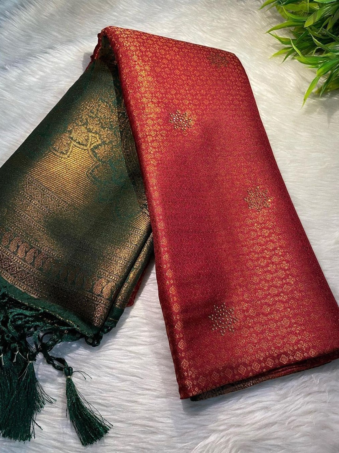 

DIVASTRI Ethnic Motifs Dyed Beads and Stones Pure Silk Banarasi Saree, Maroon