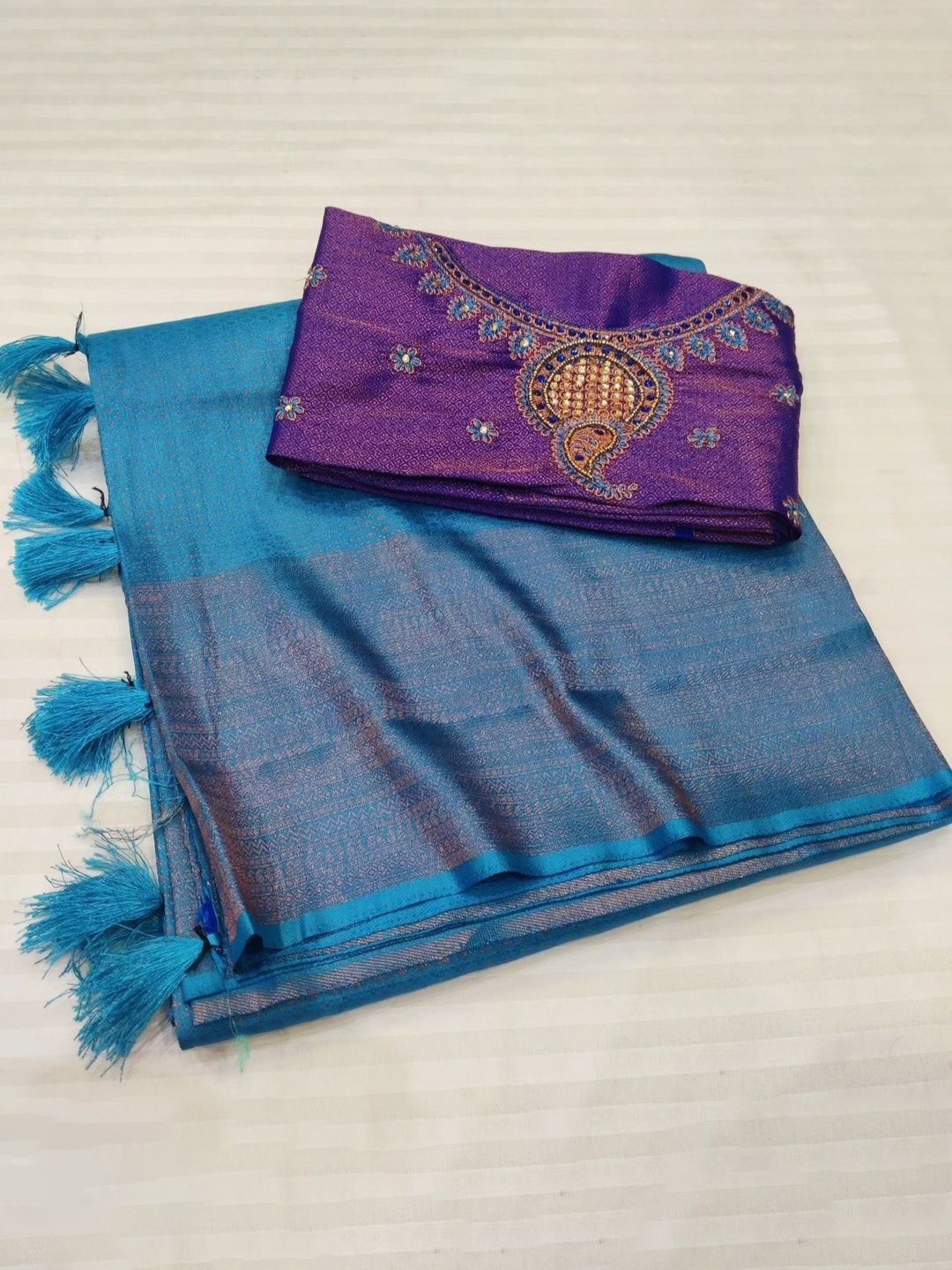 

DIVASTRI Woven Design Zari Pure Silk Banarasi Saree, Turquoise blue