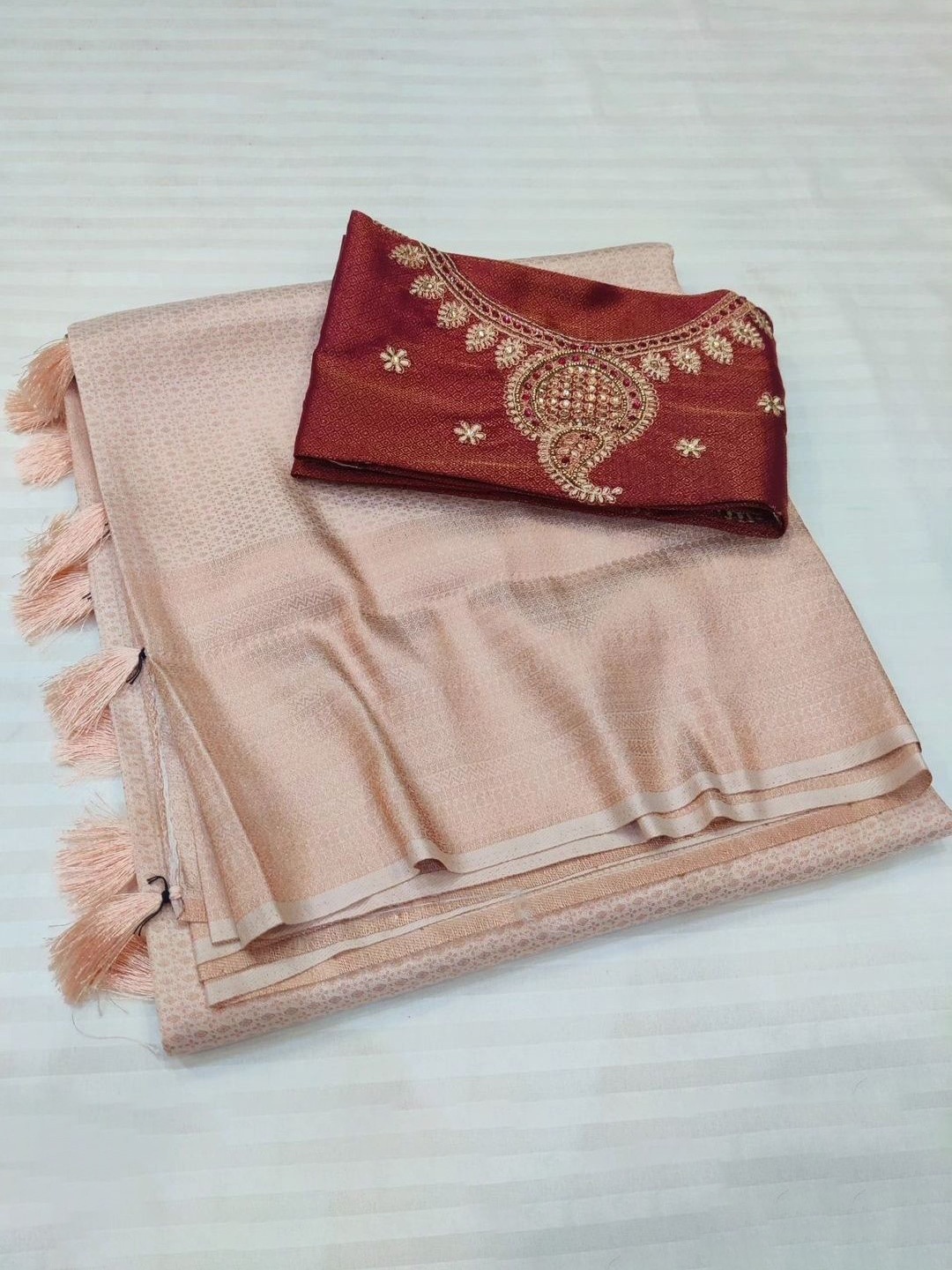 

DIVASTRI Woven Design Beads and Stones Pure Silk Banarasi Saree, Cream