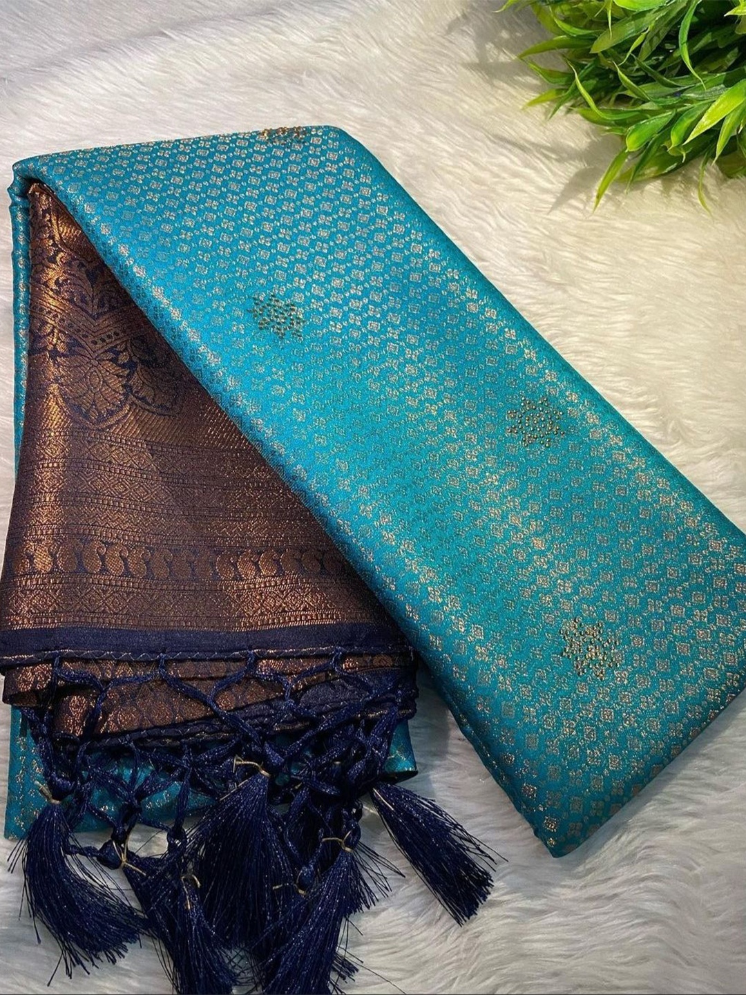 

DIVASTRI Ethnic Motifs Woven Design Pure Silk Banarasi Saree, Turquoise blue