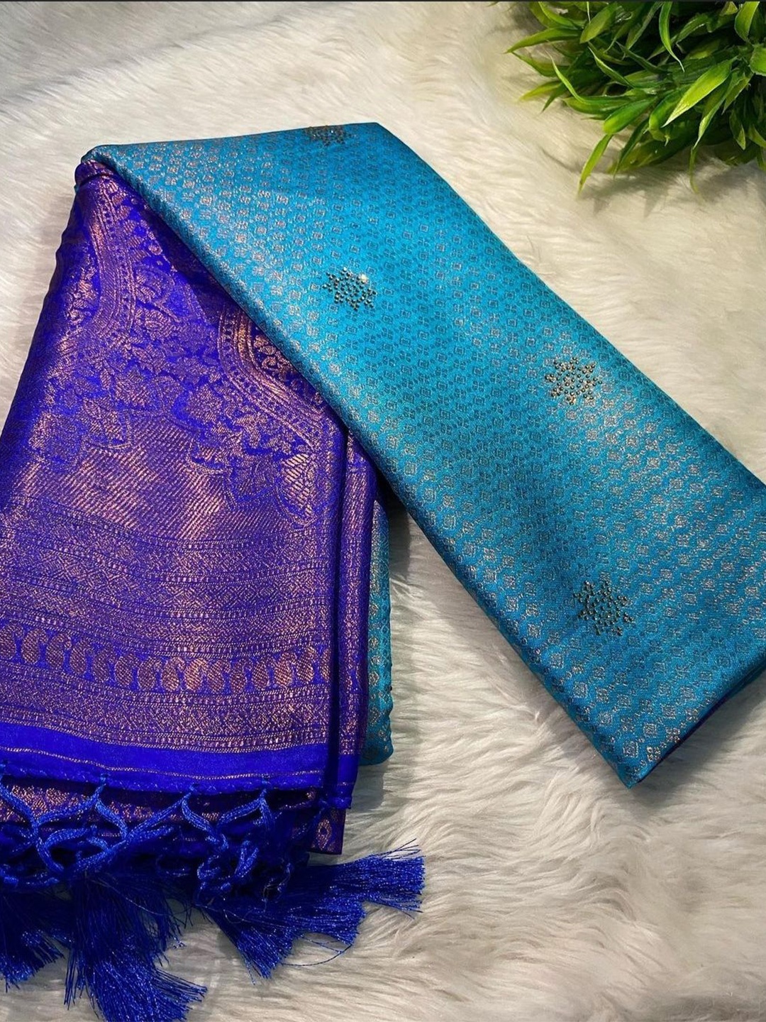 

DIVASTRI Woven Design Zari Pure Silk Banarasi Saree, Turquoise blue