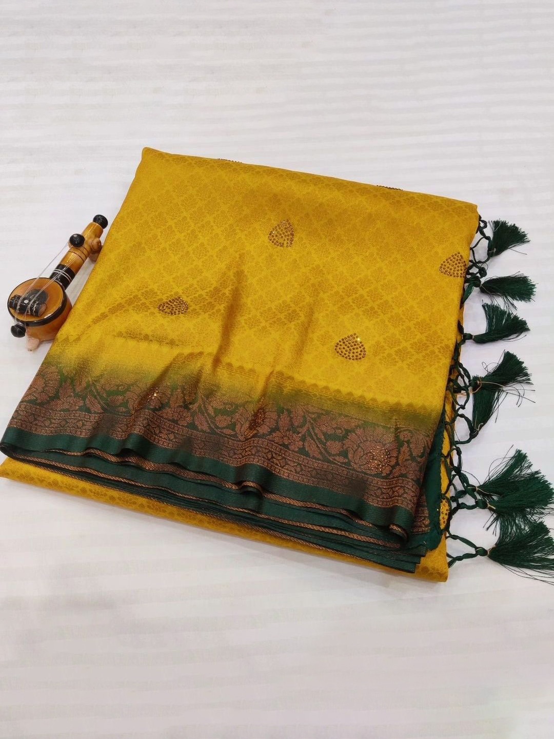 

DIVASTRI Ethnic Motifs Woven Design Beads and Stones Pure Silk Banarasi Saree, Yellow