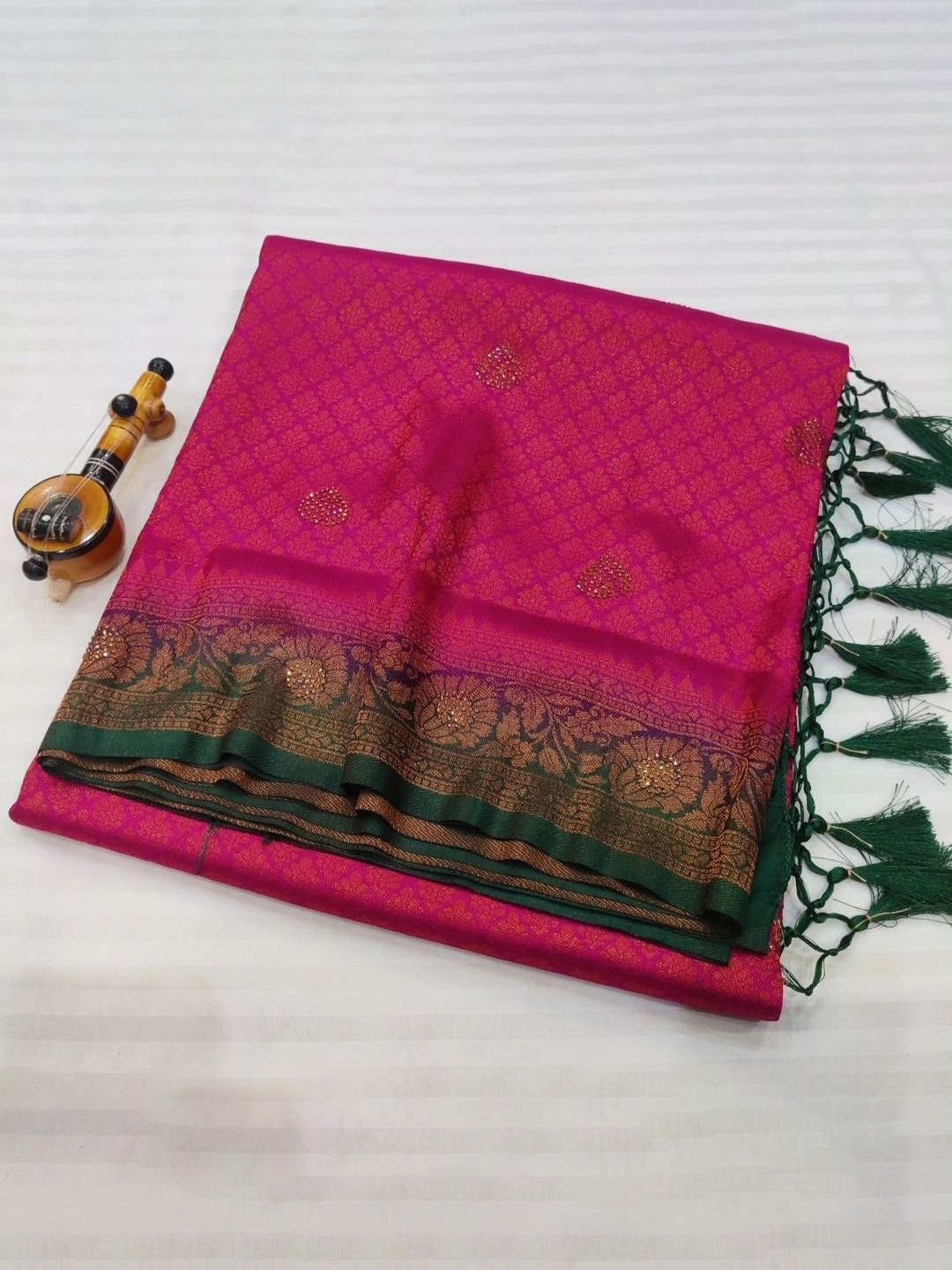

DIVASTRI Ethnic Motifs Woven Design Beads and Stones Pure Silk Banarasi Saree, Pink