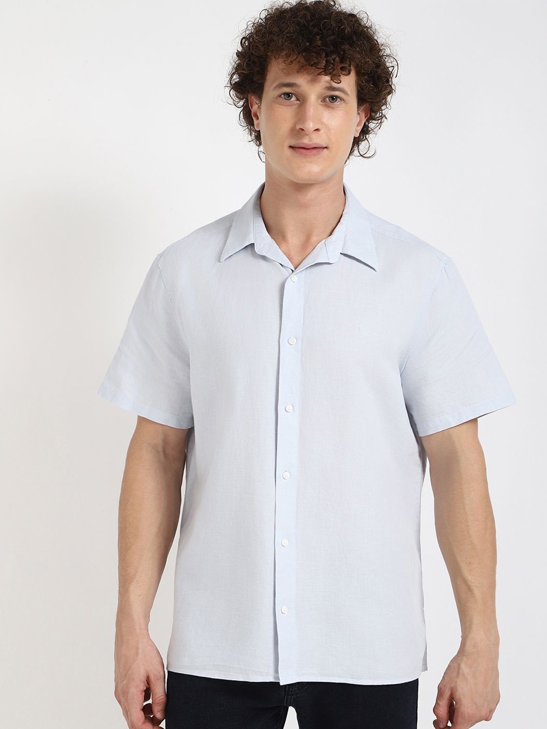 

Calvin Klein Jeans Men Spread Collar Solid Cotton Casual Shirt, Blue