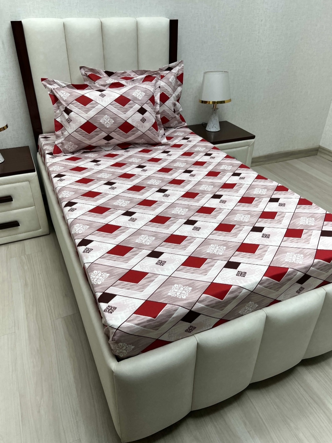 

Pure Decor Red Printed Pure Cotton 220 TC Single Bedsheet Set-1.73 m x 2.36 m, White