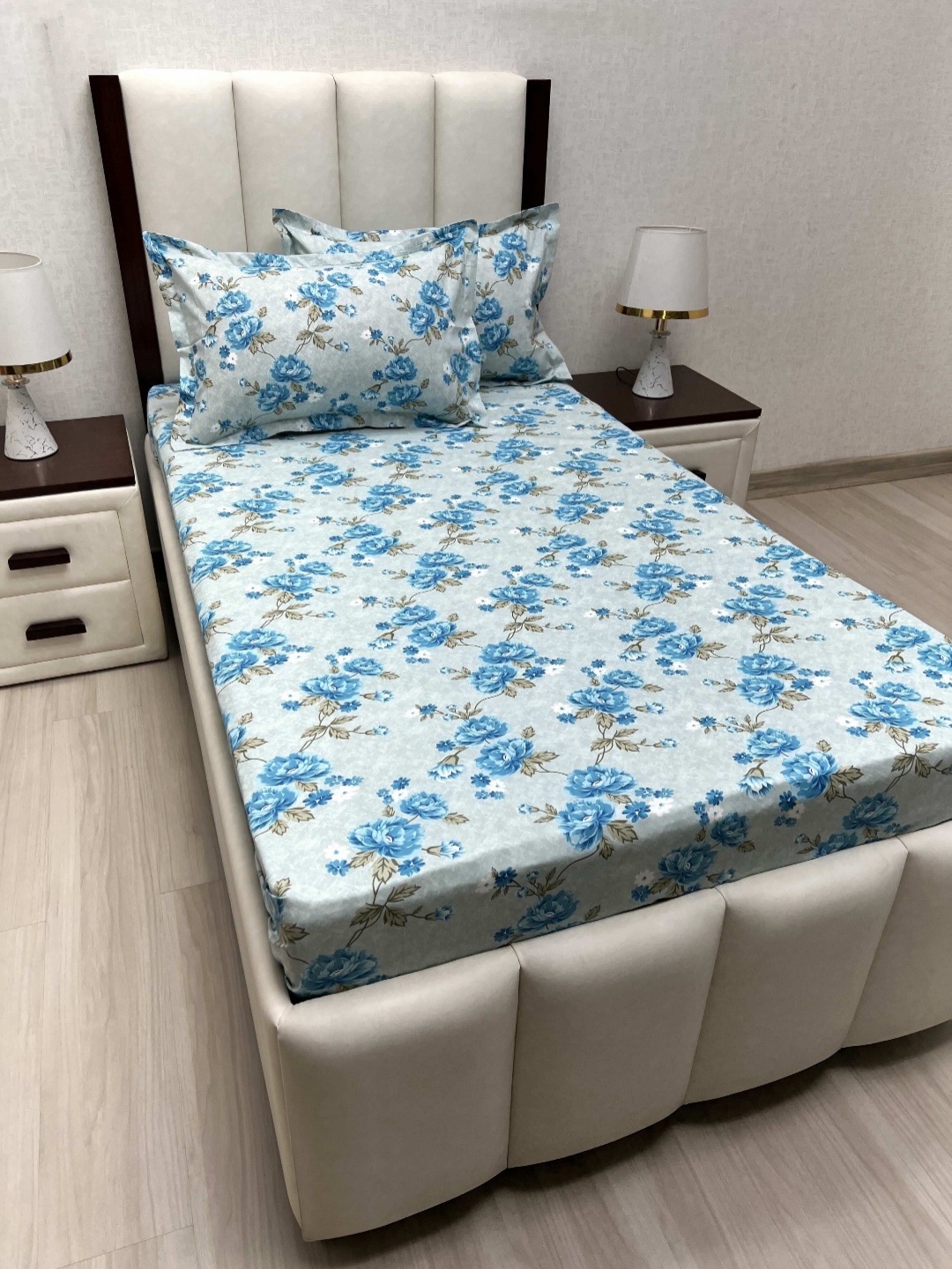 

Pure Decor Lounge Blue Printed 220 TC Pure Cotton Single Bedsheet Set-1.73 m x 2.36 m