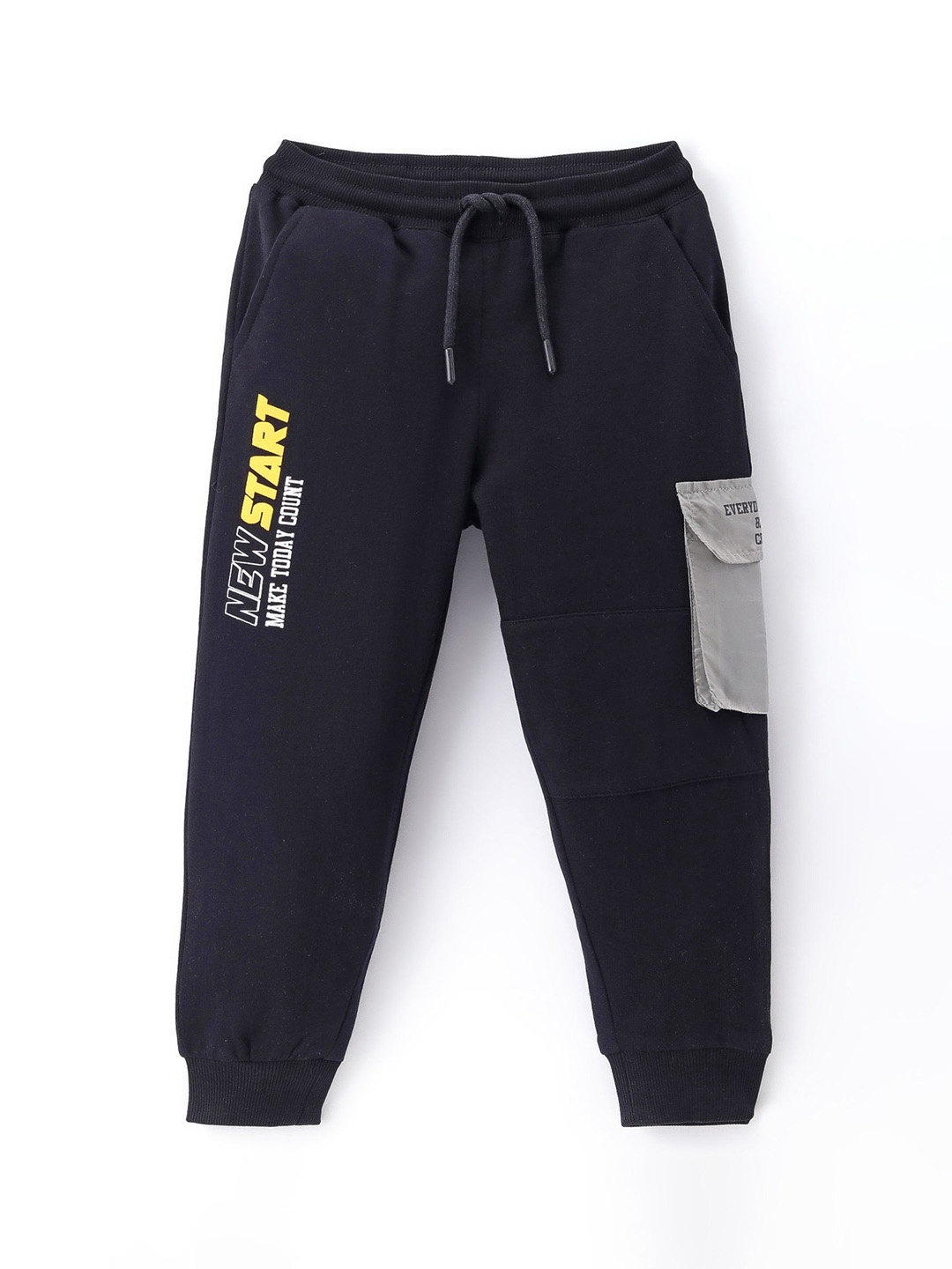 

ARIAS By LARA DUTTA Boys Printed Mid Rise Joggers, Black