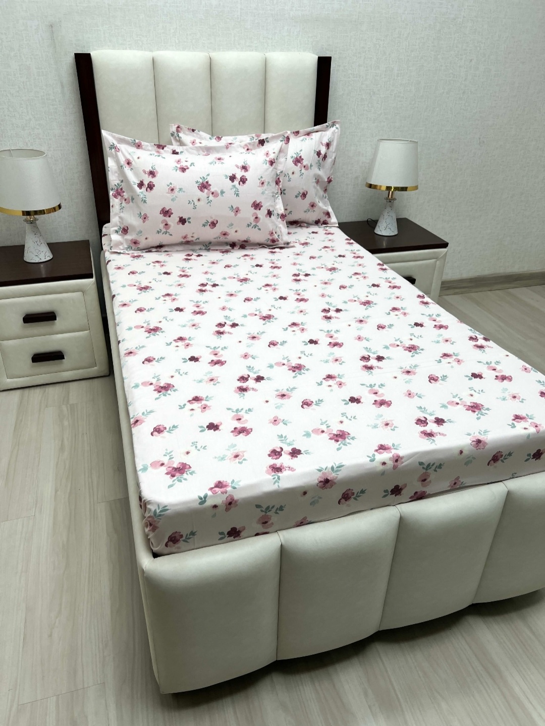 

Pure Decor White & Purple Floral Pure Cotton 210 TC Single Bedsheet Set 1.73 m x 2.36 m