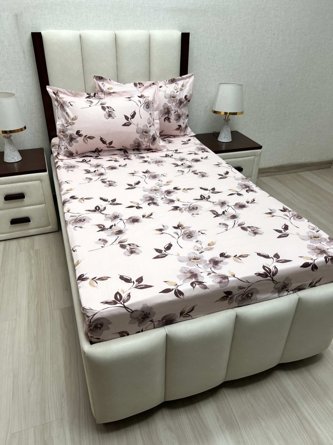 

Pure Decor Pink & Brown Floral Pure Cotton 210 TC Single Bedsheet Set 1.73 m x 2.36 m