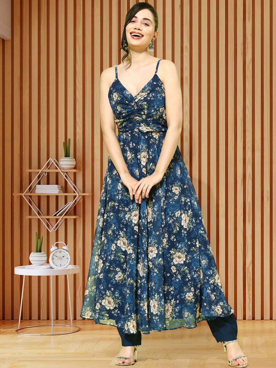 

Kvsfab Floral Printed Empire V-Neck A-Line Georgette Kurta With Trousers, Teal