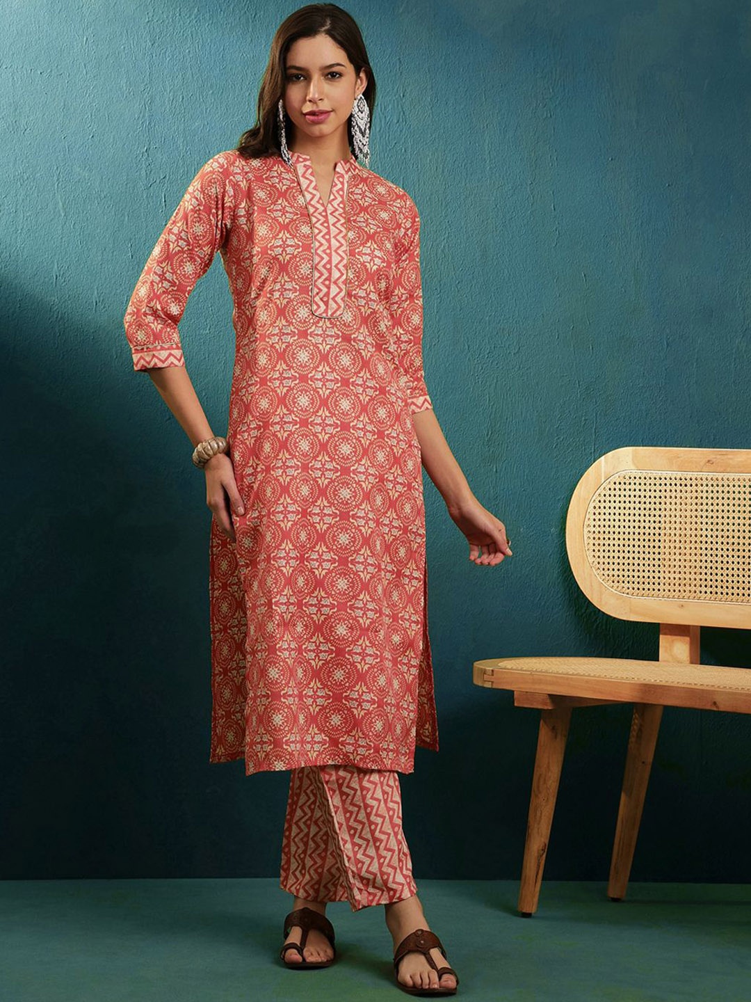 

Kvsfab Ethnic Motifs Foil Printed Mandarin Collar Straight Kurta With Trousers, Rust