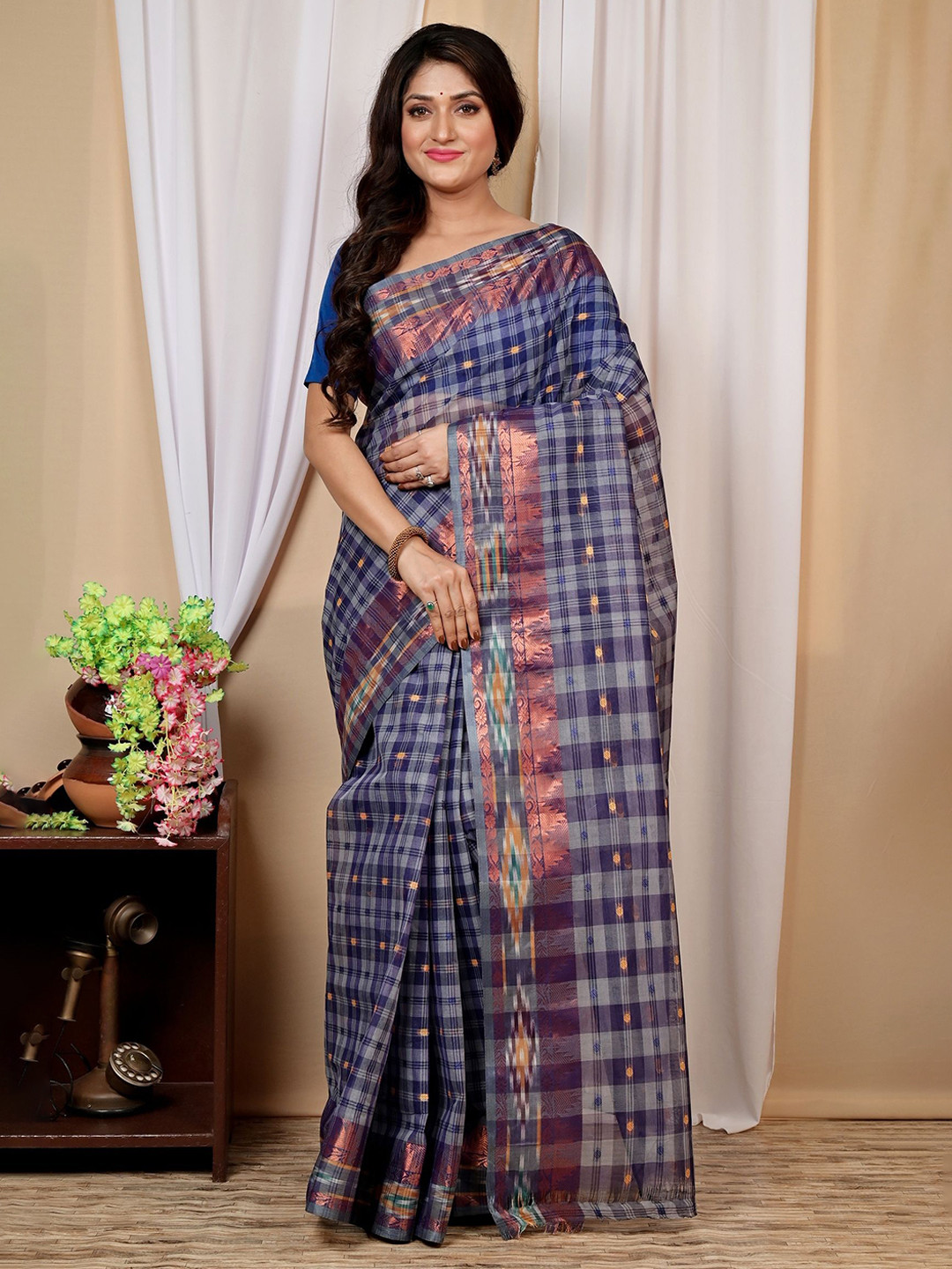 

Ruuprekha Woven Design Pure Cotton Taant Saree, Grey
