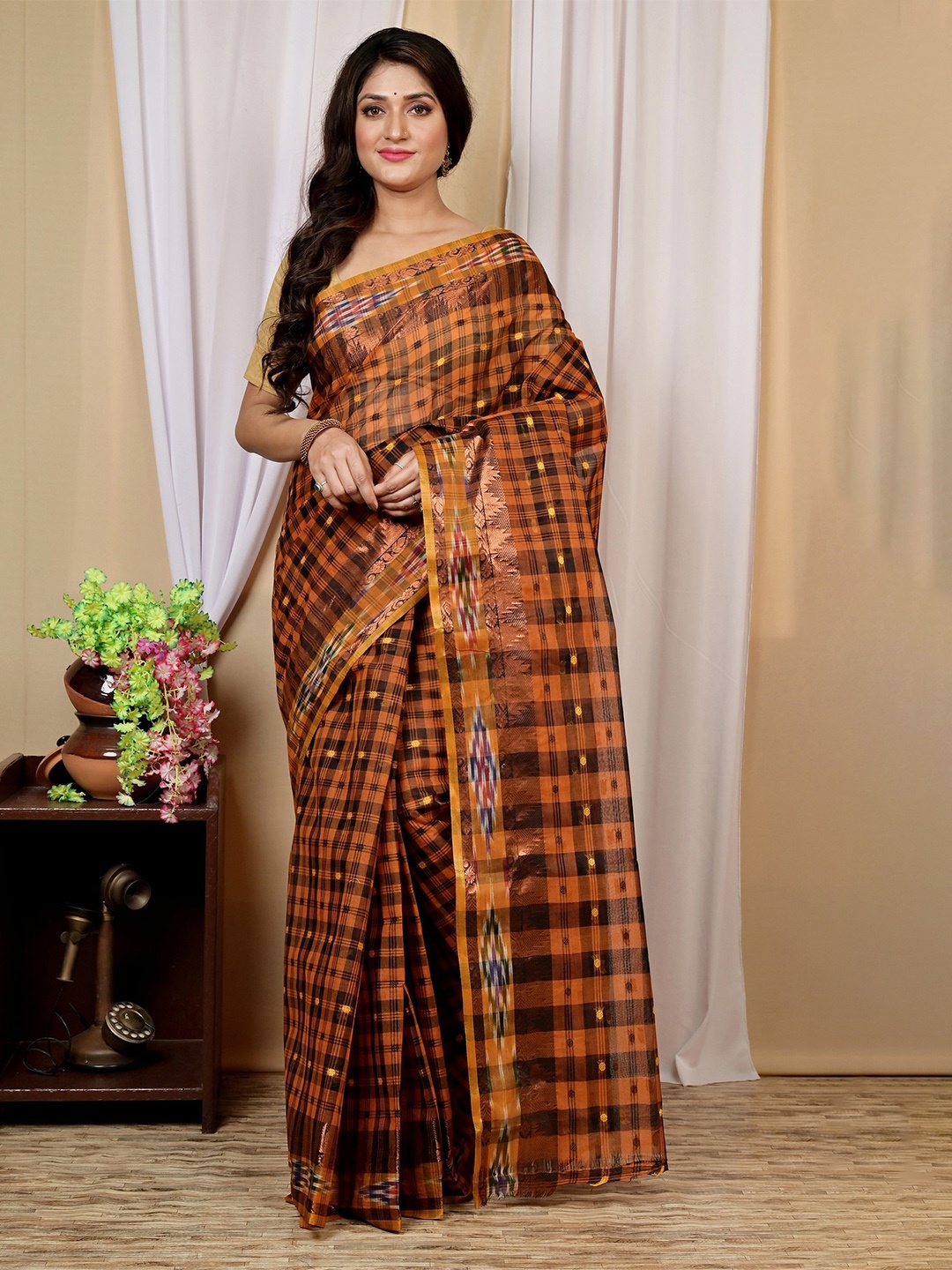

Ruuprekha Woven Design Pure Cotton Taant Saree, Orange