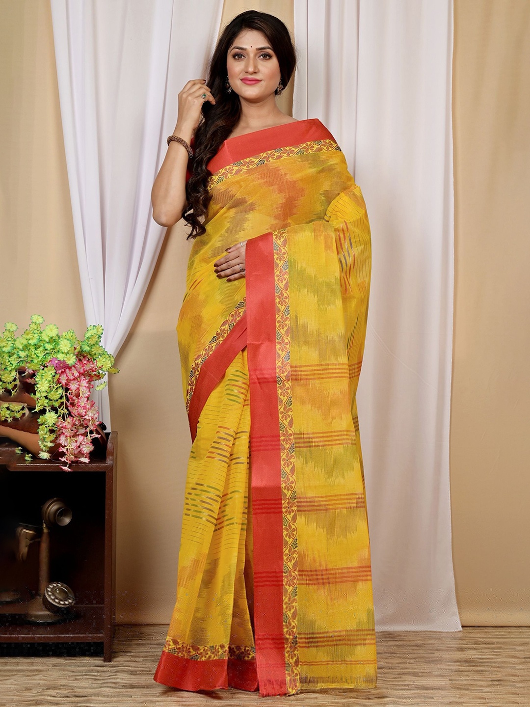 

Ruuprekha Woven Design Pure Cotton Taant Saree, Yellow