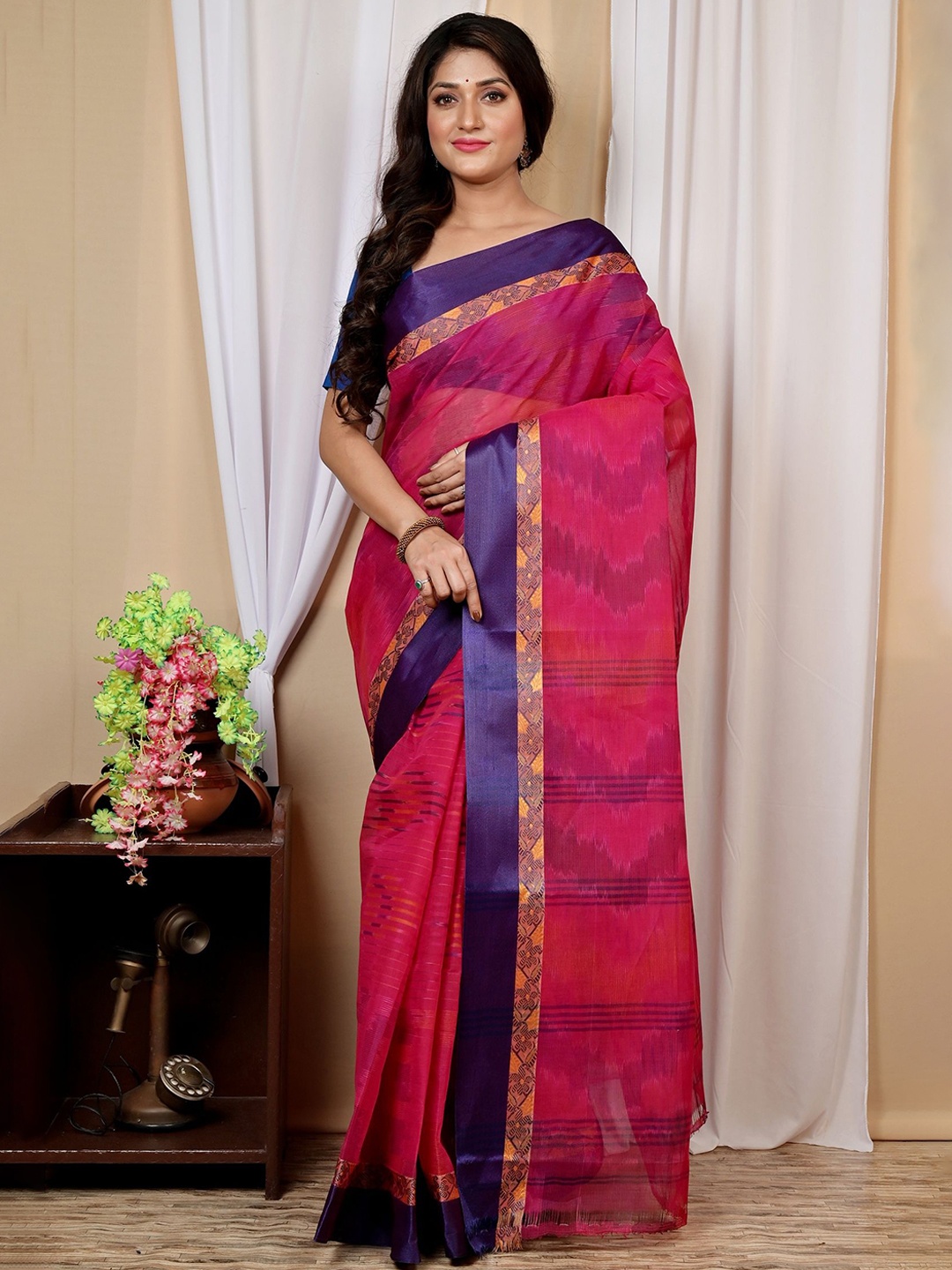 

Ruuprekha Woven Design Zari Pure Cotton Taant Saree, Pink