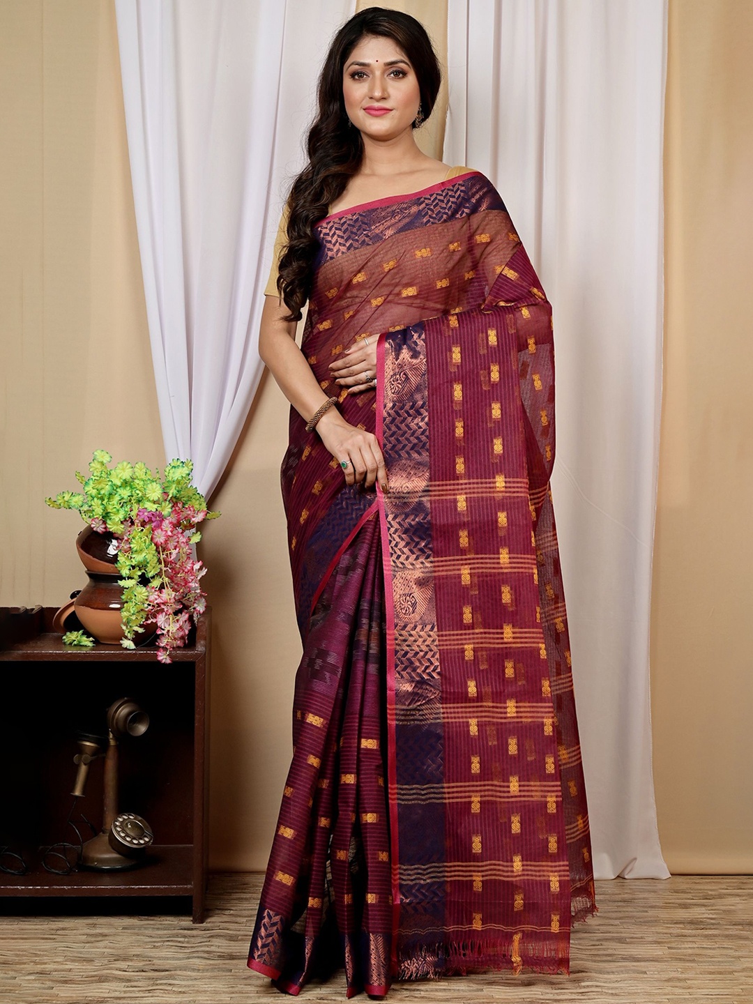 

Ruuprekha Woven Design Pure Cotton Taant Saree, Maroon