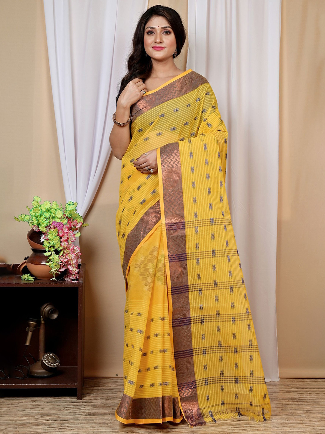 

Ruuprekha Woven Design Zari Pure Cotton Taant Saree, Yellow