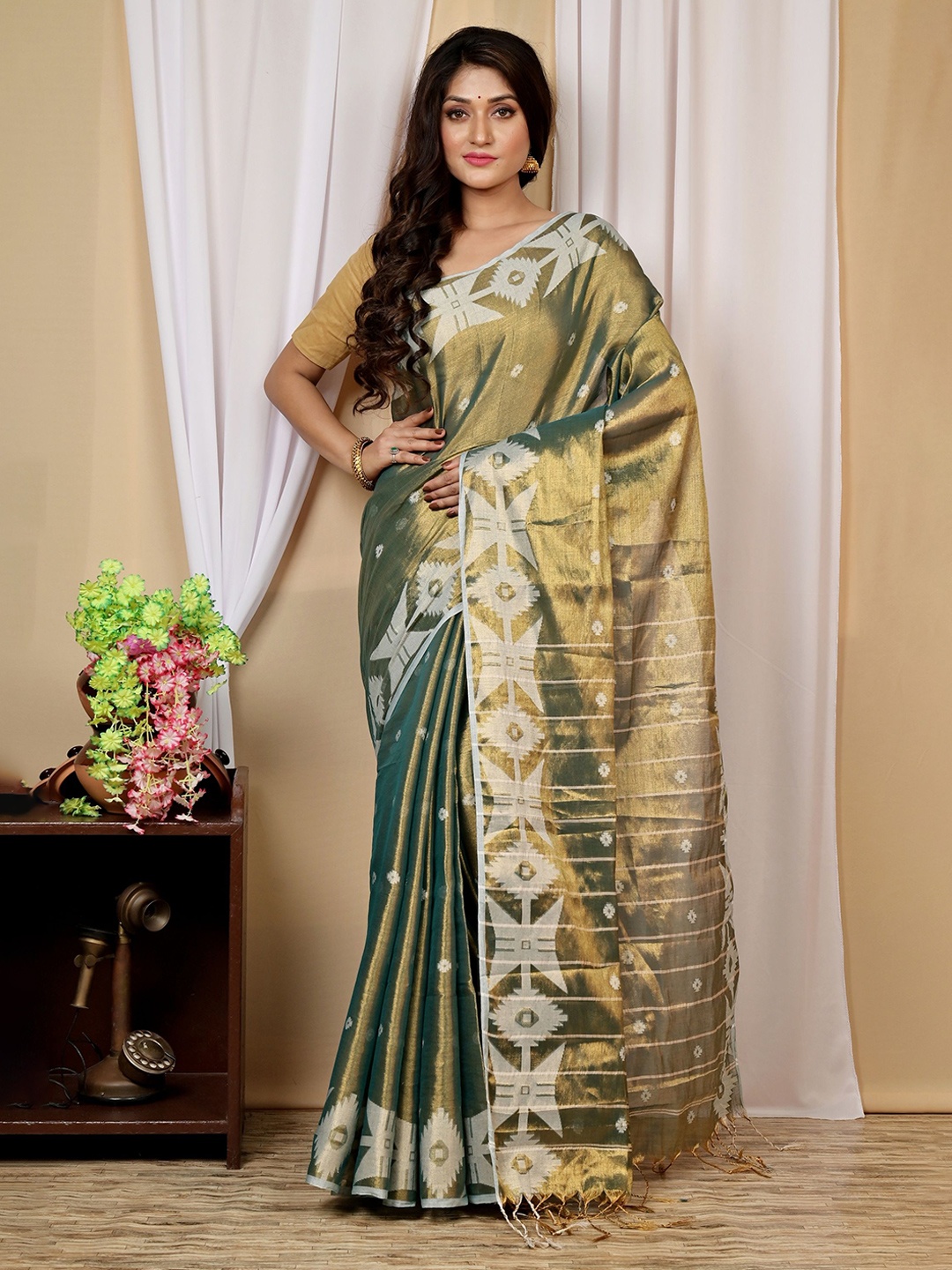 

Ruuprekha Woven Design Handloom Tussar Saree, Green