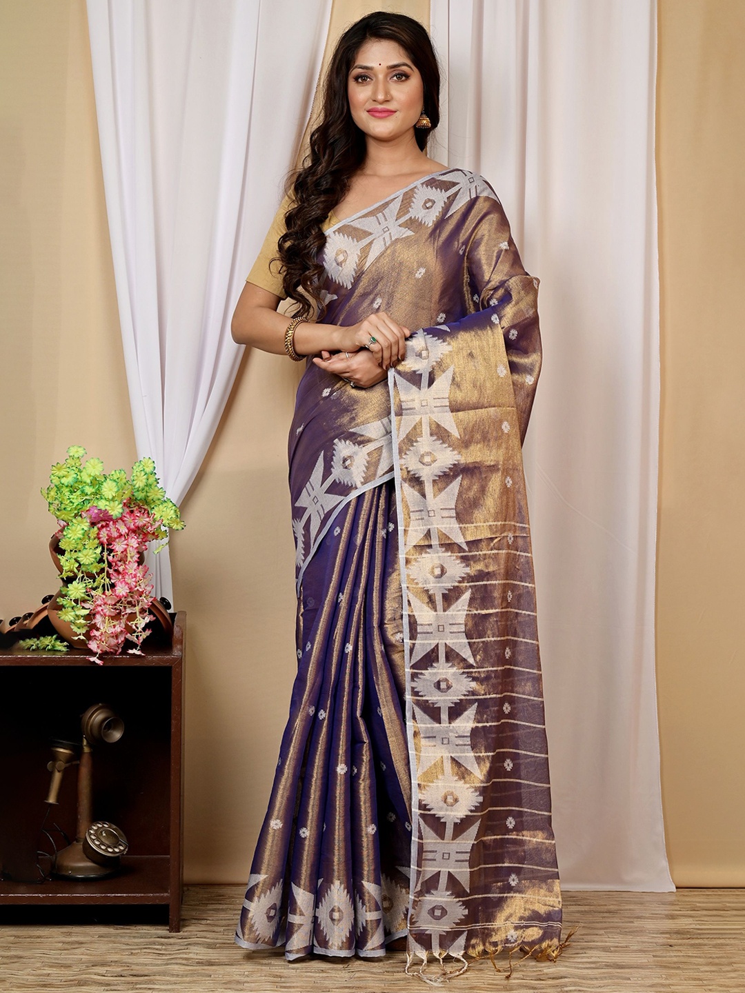 

Ruuprekha Woven Design Handloom Tussar Saree, Gold