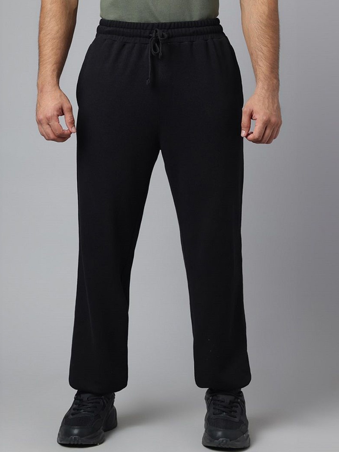 

MuscleBlaze Carnage Jogger, Black