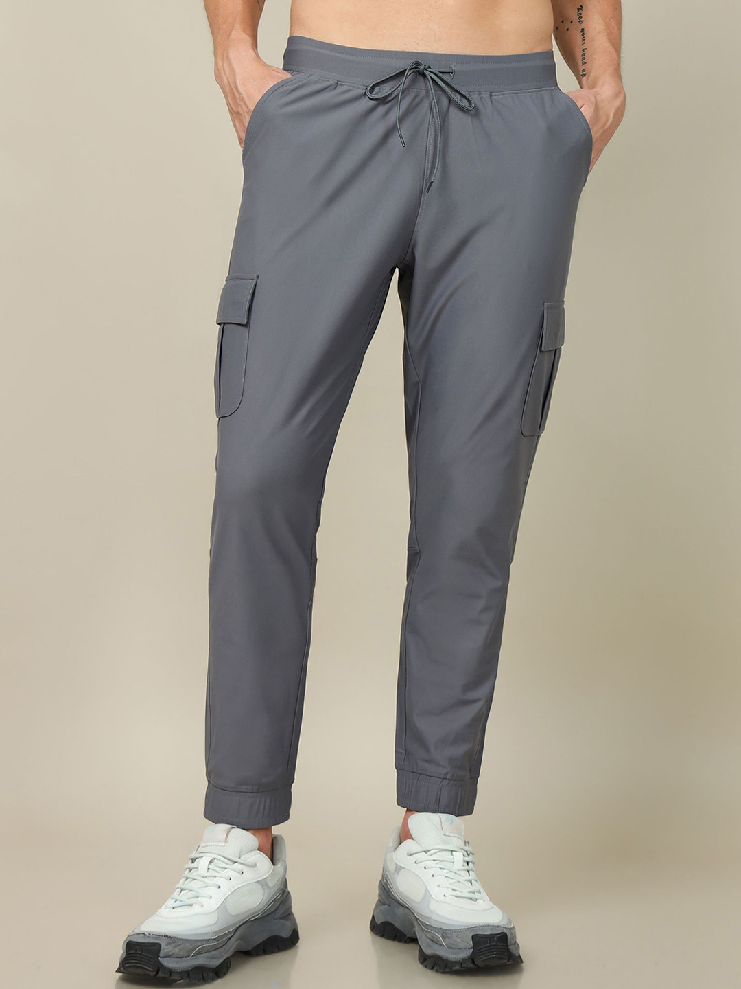 

Technosport Men Relaxed Slim Fit Wrinkle Free Cargos Trousers, Grey