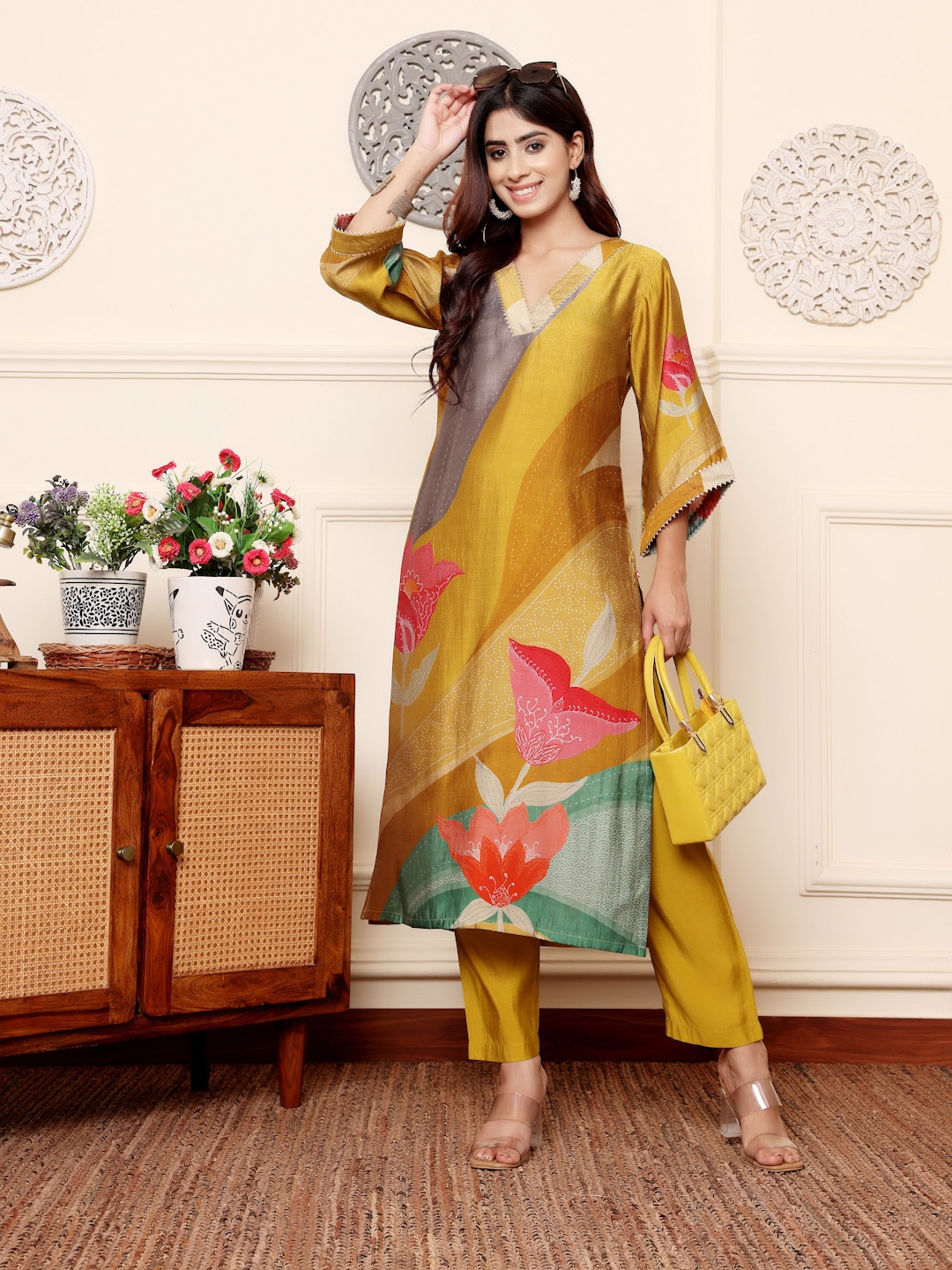 

Varanga Quirky Printed V-Neck Chanderi Silk Straight Kurta With Trousers, Mustard